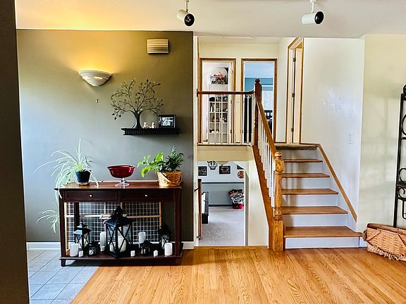 3rd image of 42609 Washington Ave