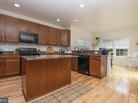 4th image of 7903 Shirley Ridge Ct