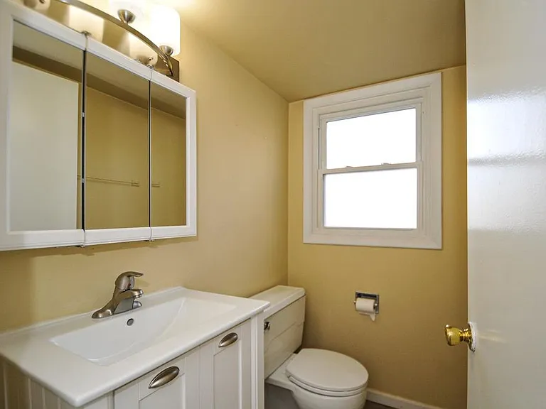 513 W Potter St — Photo 17