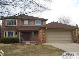 1638 Crestline Ct, Rochester Hills, MI 48307