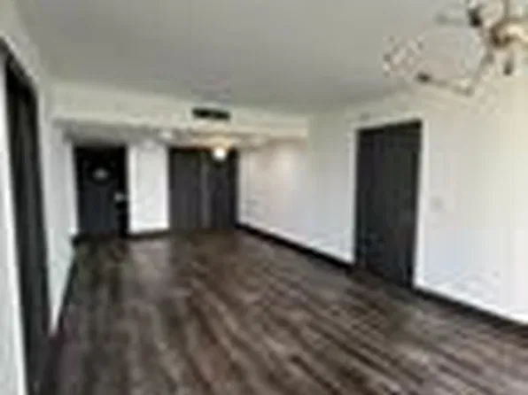 20335 W Country Club Dr APT 902, Miami, FL 33180