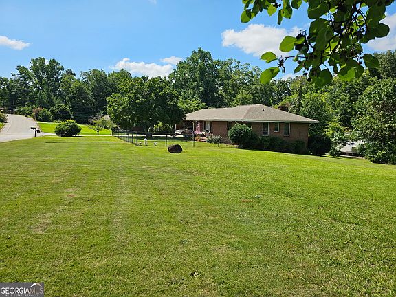 4th image of 700 Brookwood Dr