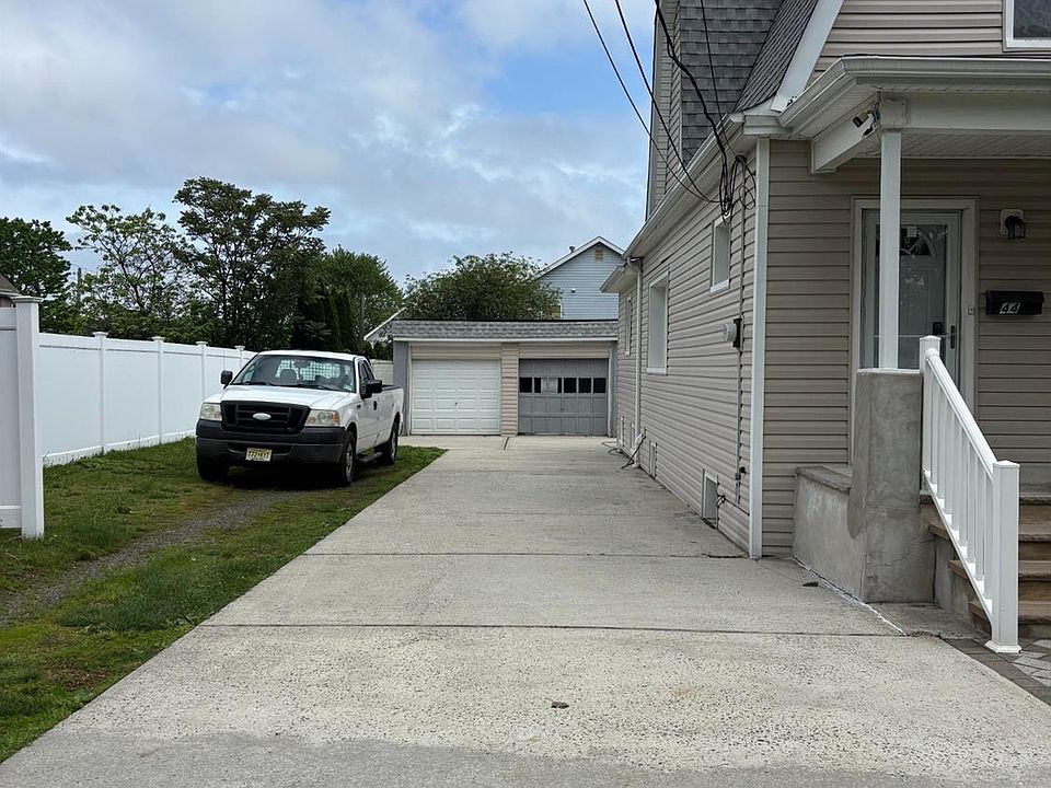 2nd image of 44 Erin Ave