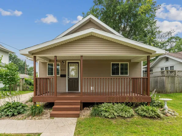 2311 W 3rd St, Waterloo, IA 50701