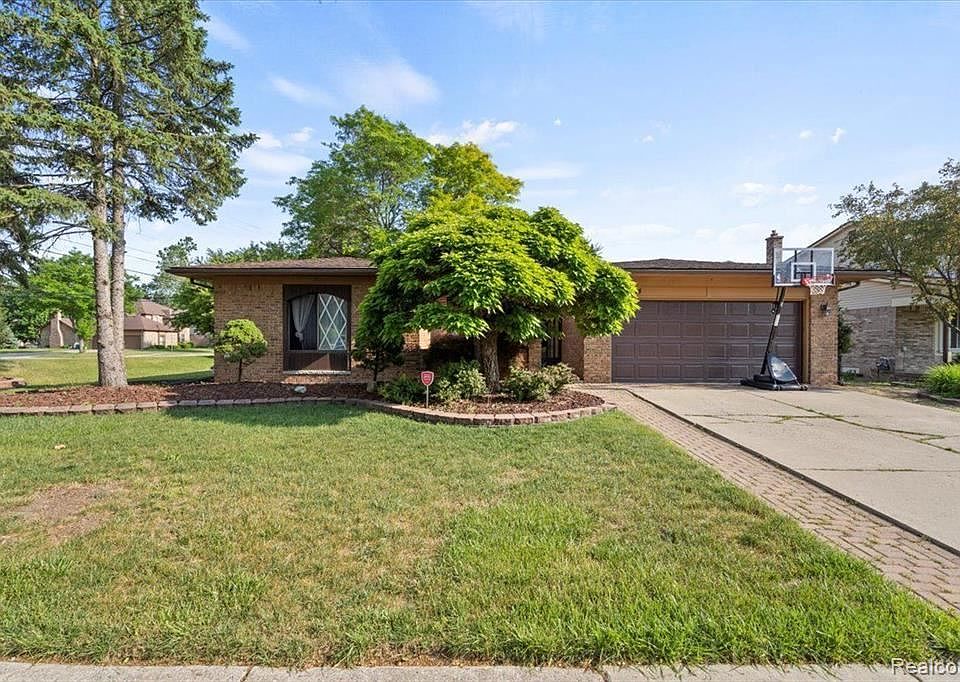 14374 Pernell Dr, Sterling Heights, MI 48313 Zillow
