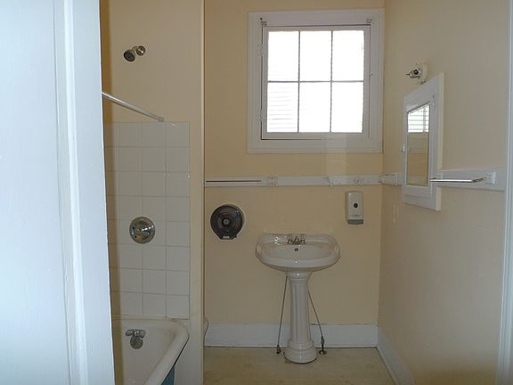 5th image of 1583 Amelia St