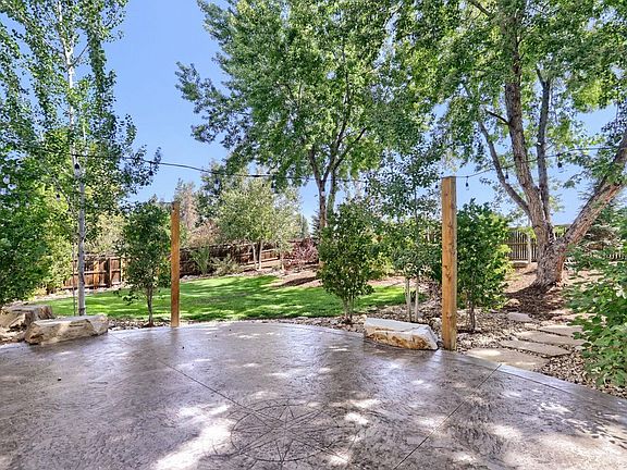 3rd image of 5971 Sparrow Ave