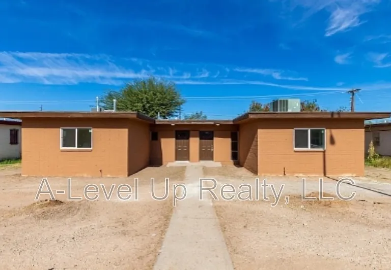 3043 E Proctor Vis #1 — Photo 1