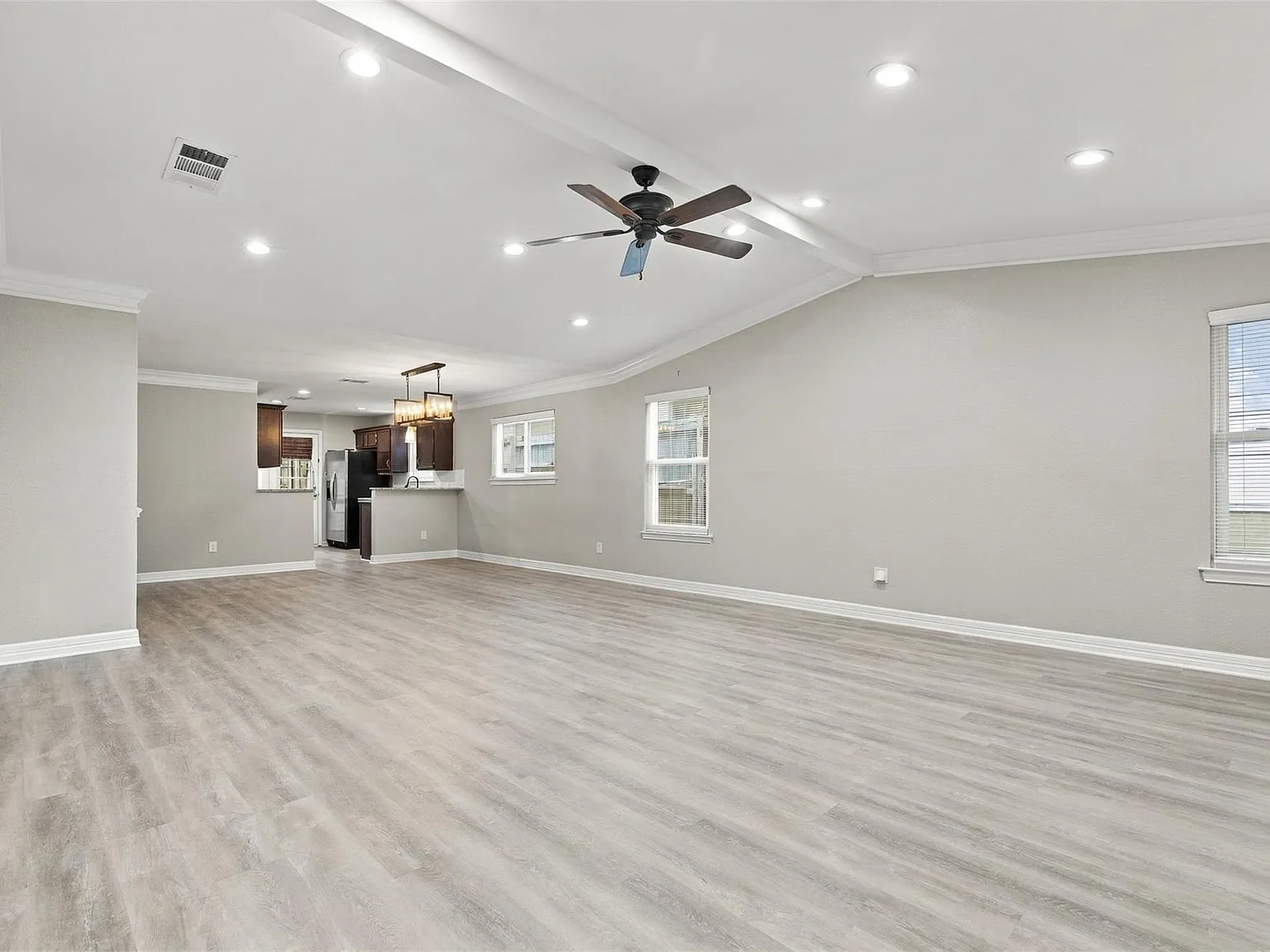 3 bed, 2.0 bath, 1600 sqft, $2,495 — Photo 4