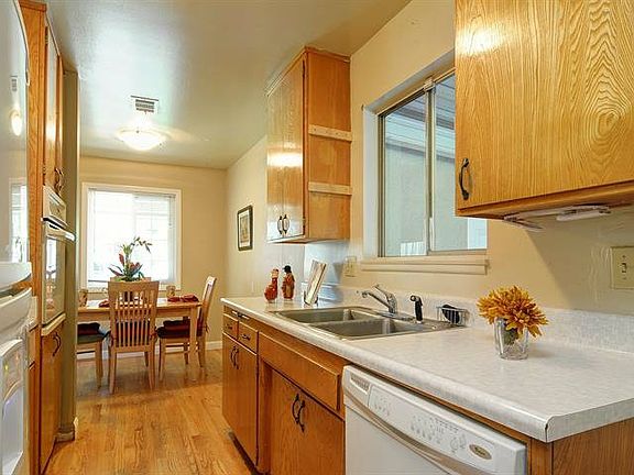 5th image of 5288 Amelia Dr