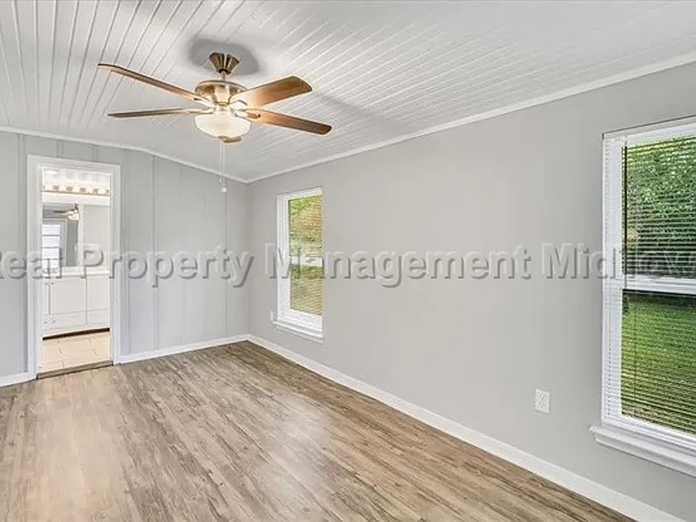 6400 Greenway Rd — Photo 9