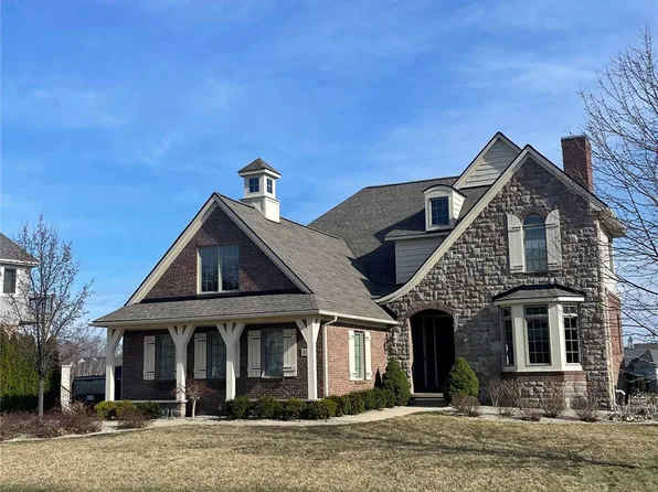 8369 Boulder Shores Dr, South Lyon, MI 48178