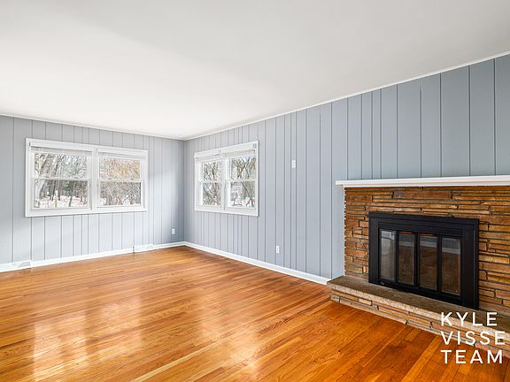 5th image of 4455 Cloverleaf Dr SE
