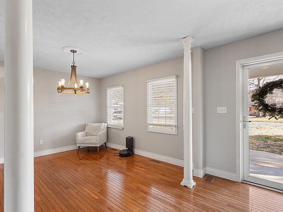 4th image of 3005 Hickory Ridge Dr