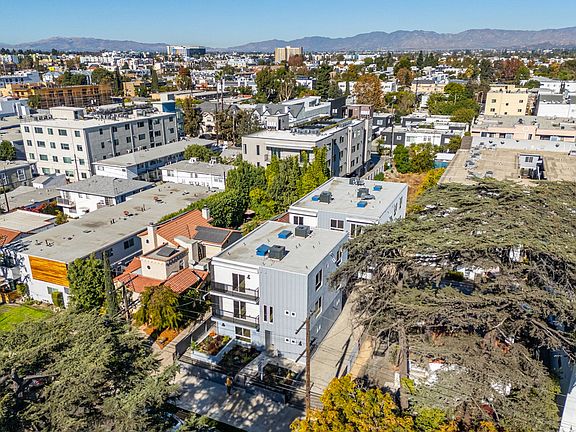 3rd image of 10801 Kling St
