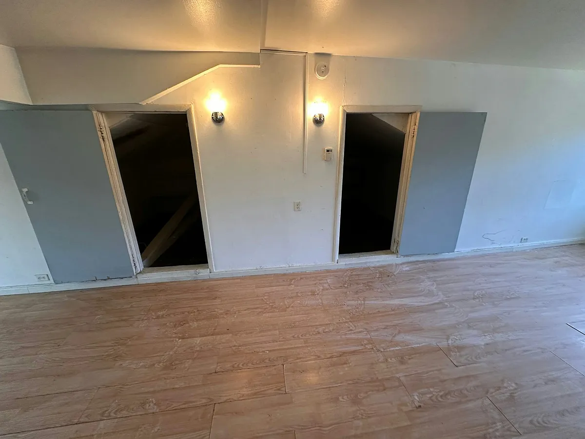 Building Photo - 230 Augusta Ave #16