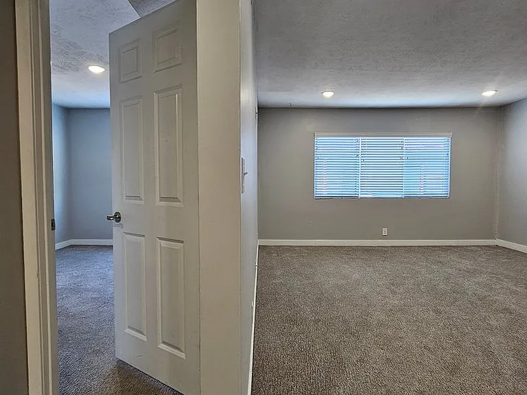 The Belmont Apartments — Photo 7