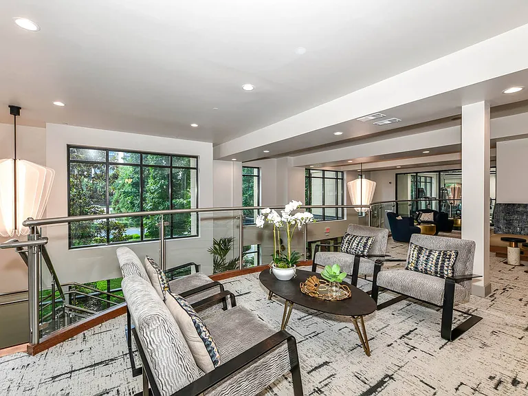 92 West Paces Luxury Apartments — Photo 9