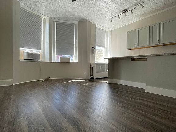 3rd image of 2629 N Charles St #2F
