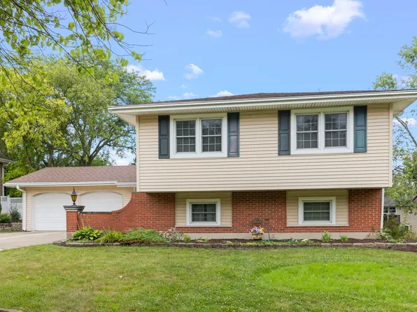 2S171 Kent Rd, Glen Ellyn, IL 60137