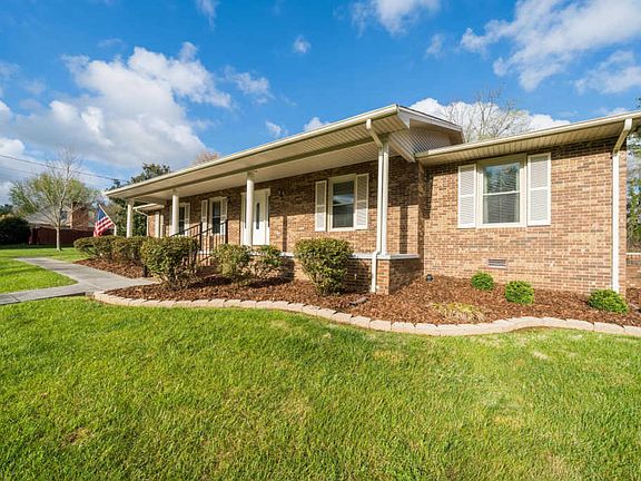 3rd image of 1028 Greenfield Dr