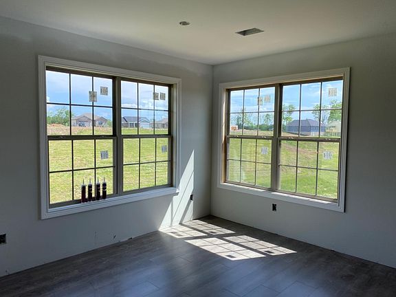 5th image of 1033 Melbourne Way