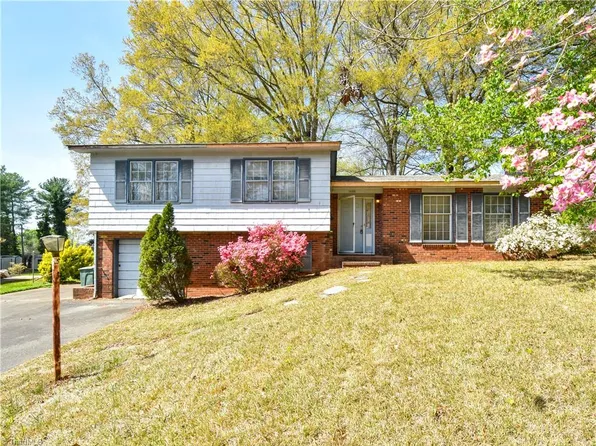 1420 Waybridge Ln, Winston Salem, NC 27103