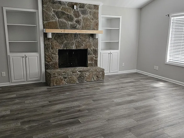 1304 Clearmont Dr — Photo 4
