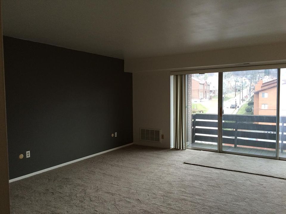 LR view with accent wall