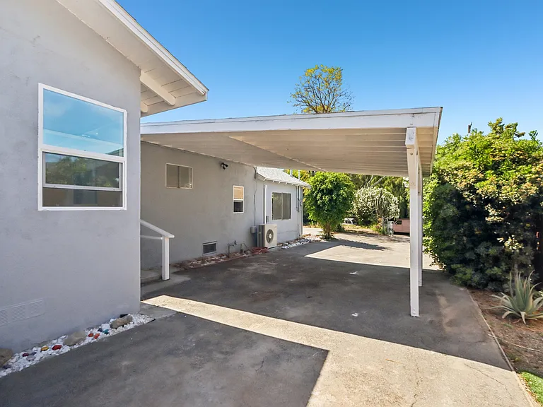 11036 Scoville Ave — Photo 12