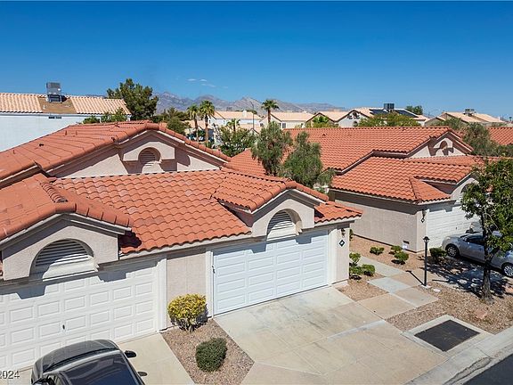 2nd image of 609 Yacht Harbor Dr