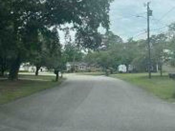 Exterior Neighborhood (street photo)