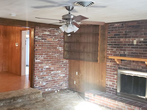 Sunken Den - Gas fireplace