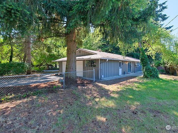 2nd image of 10522 109th Avenue SW