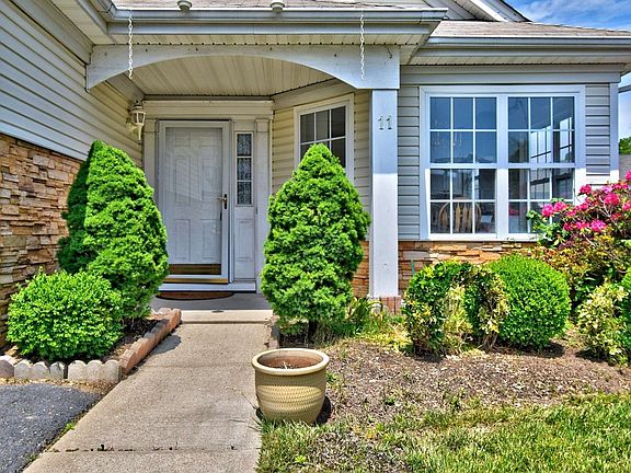 3rd image of 11 Philip Ln #11