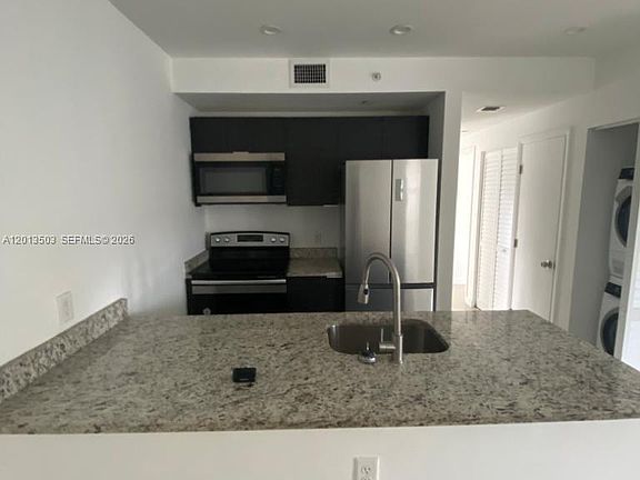 4th image of 423 E 27th St #102