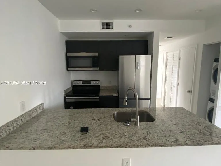 423 E 27th St #102 — Photo 4
