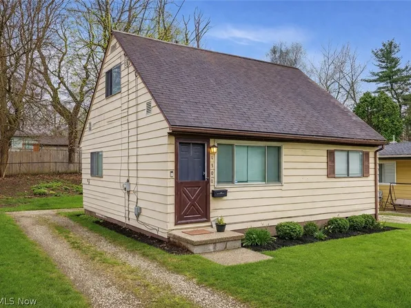 1300 Hazel St, Akron, OH 44305