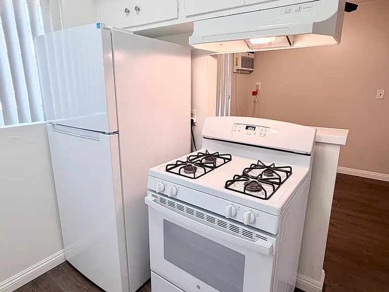 12414 Dunrobin Ave #5 — Photo 2