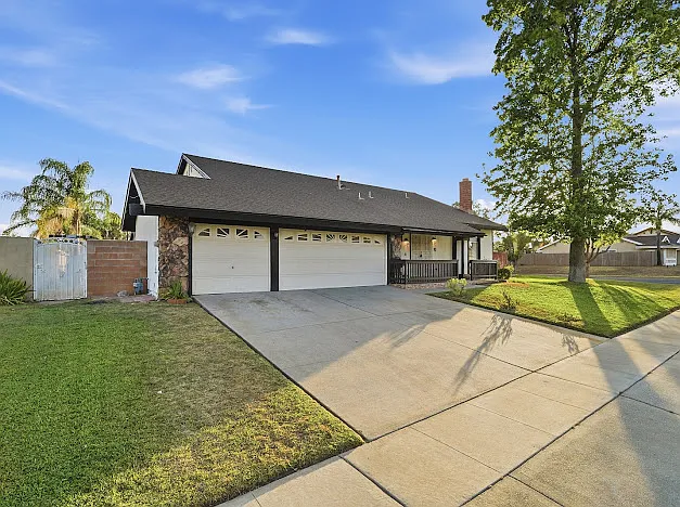2084 N Palm Ave — Photo 1