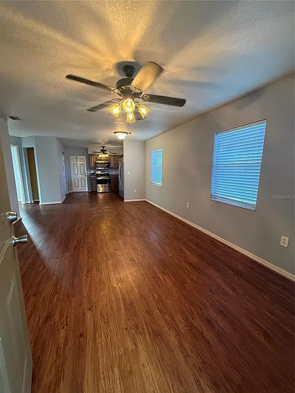 3 bed, 2.0 bath, 1133 sqft, $1,650 — Photo 3