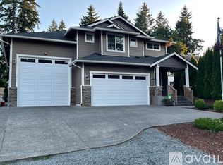 4717 N Island Dr E, Bonney Lake, WA 98391