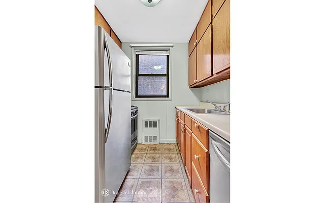 Sold by Douglas Elliman | media 24