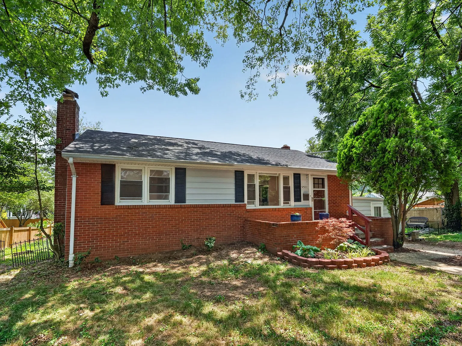 5 bed, 1900 sqft, $3,499 — Photo 3