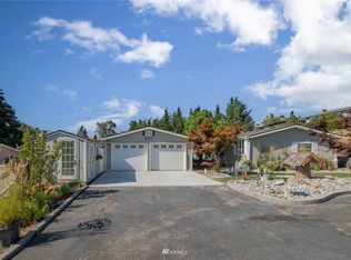 141 25th St NW, East Wenatchee, WA 98802