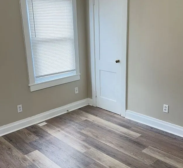 304 Glenn St — Photo 9