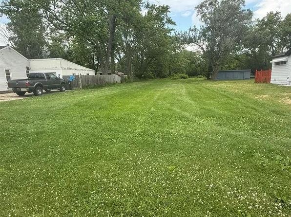 156 W Auburn Rd, Rochester Hills, MI 48307