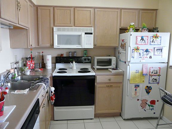 5th image of 274 W Court Of Shorewood APT 2B