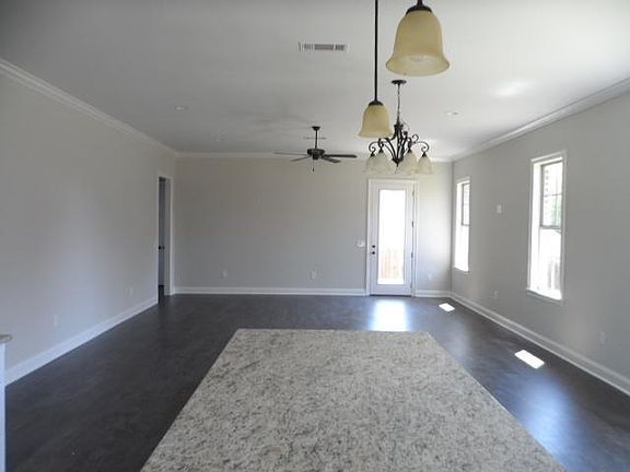 4th image of 105 Candice Cir