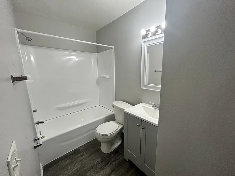Secor Flats — Photo 78